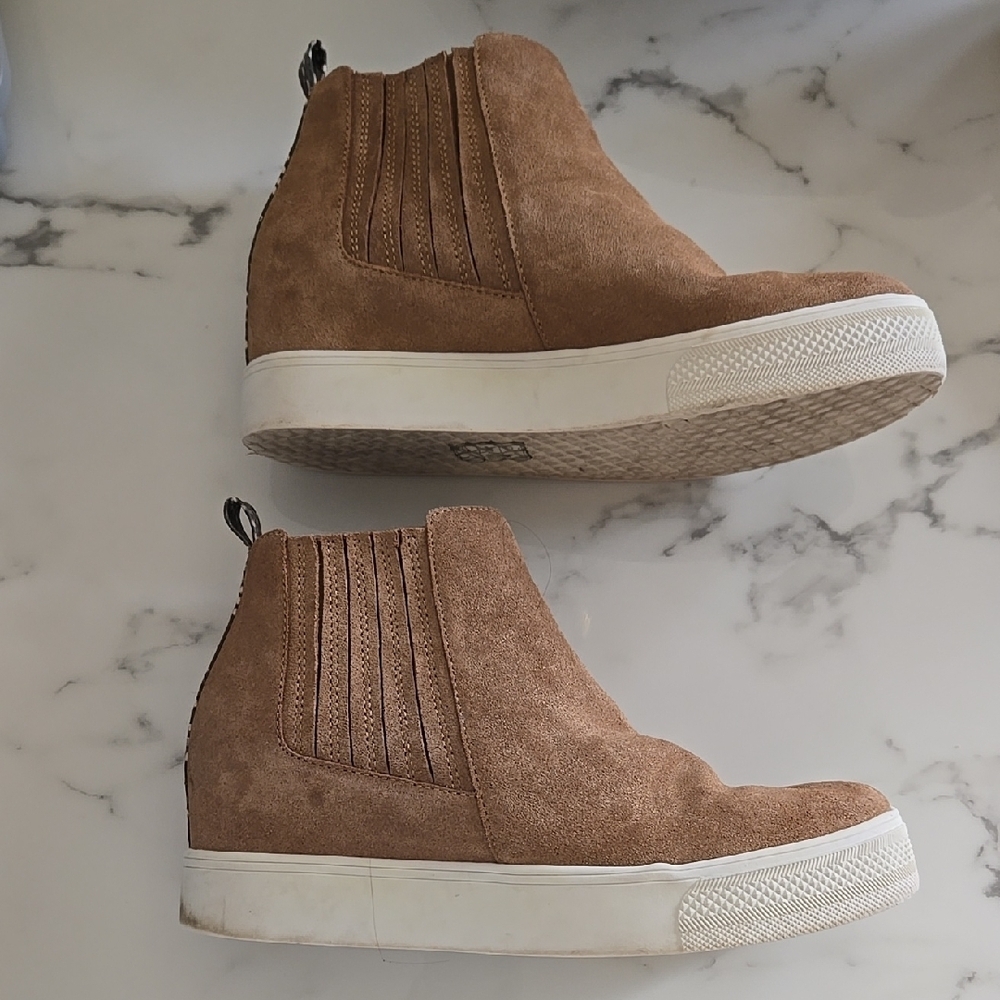 Dolce Vita Brown Suede Carmel High-Top Sneakers – Snakeprint Accent Athleisure S